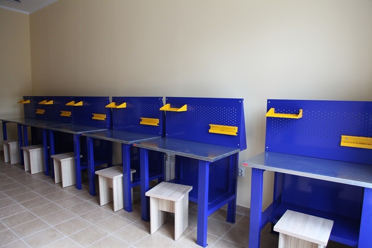 Верстак-стол бестумбовый ВП-1 с экраном купить в Петрозаводске